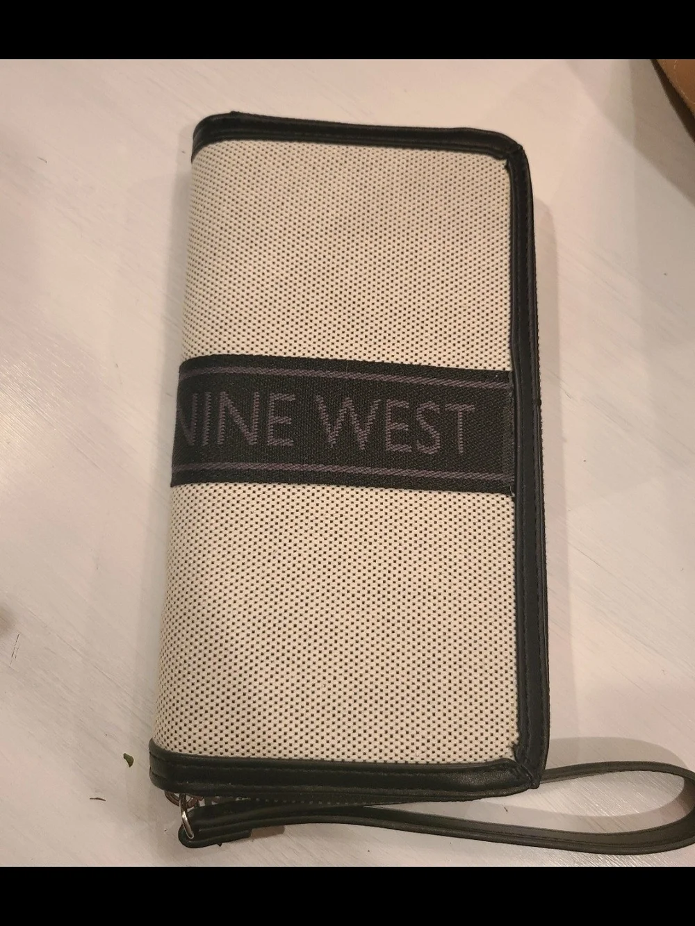 Nine west wallet w/ wristlet strap